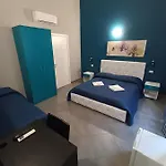 Oasi Del Turista ホームステイ *